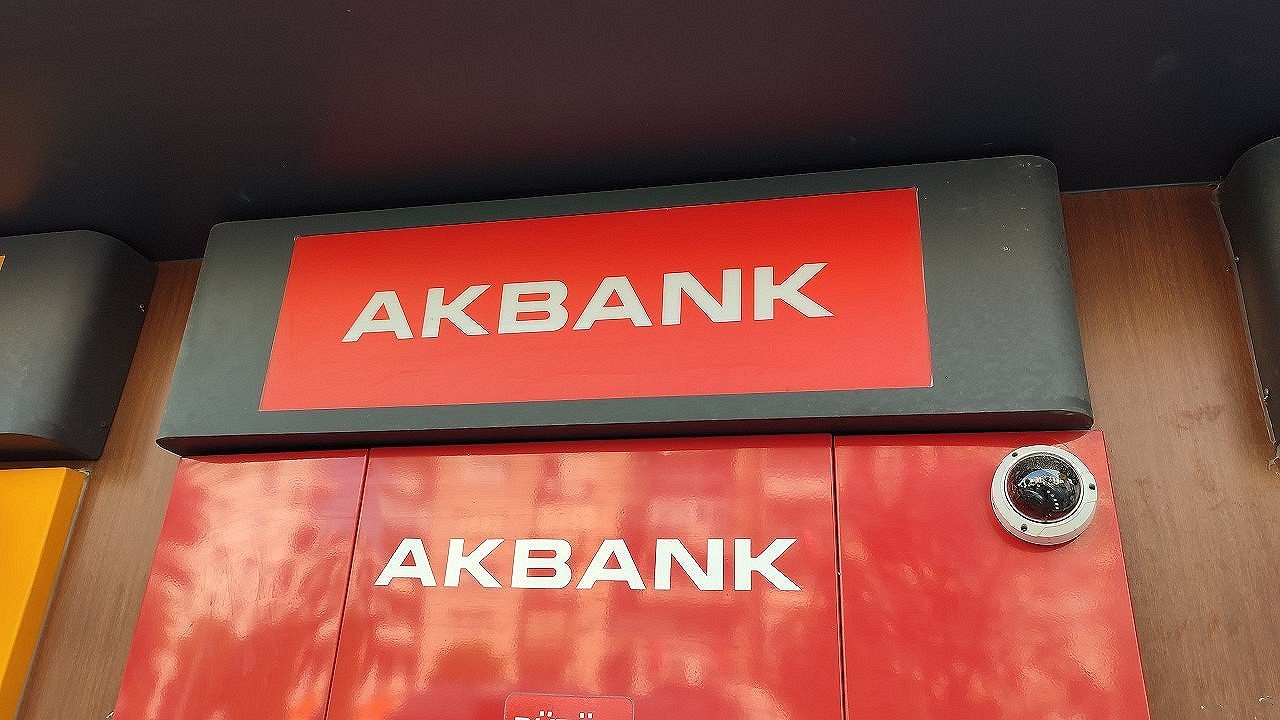 Akbank 200.000 TL Kredi Faiz Oranları, Aylık Ödeme Ne Kadar? 24-36-12 Ay Vade Hesaplaması
