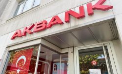 AKbank acil para arayanlara, Akbank Direkt uygulamasından 75000 TL ödeyeceğini açıkladı
